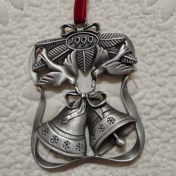 1999 Avon Pewter Christmas Holiday Ornament - "Season of Peace" - Picture 3 of 3